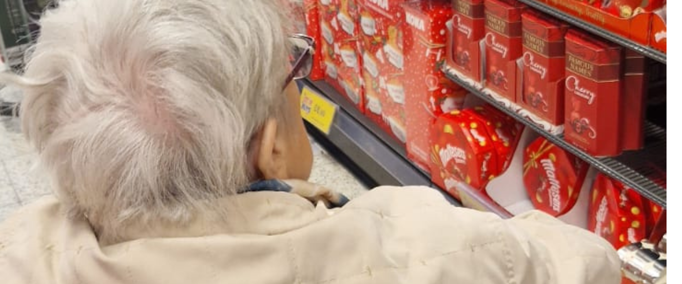 Festive Fun: Joyce Hits the Shops for a Christmas Shopping Spree!
